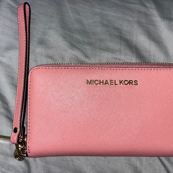Michael Kors Handbags - Michael Kors Jet Set wallet
